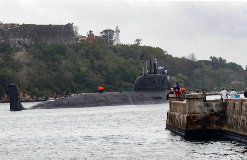 Submarino ruso atracado en La Habana