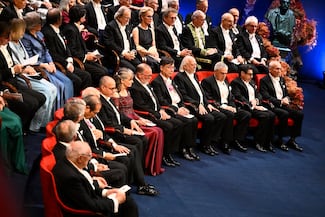 La ceremonia de los Nobel ensalza la ciencia como antídoto ante “estos tiempos oscuros”