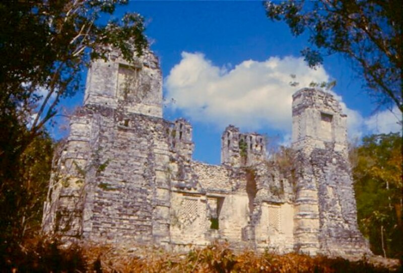 Templo maya en ruinas
