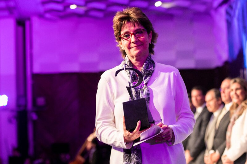 La Dra. Ana María Polo recibe el premio a la Mujer del Año