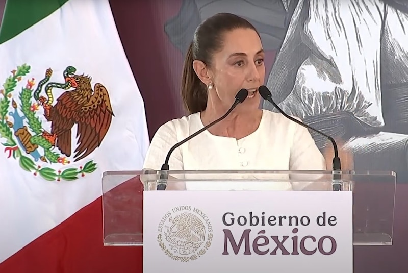 Claudia Sheinbaum durante su discurso en Mazatlán, reafirmando el compromiso del gobierno federal con la seguridad en Sinaloa