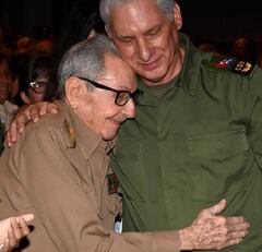 Raúl Castro reaparece en público tras acusación penal en Estados Unidos; Cuba cierra filas en su defensa