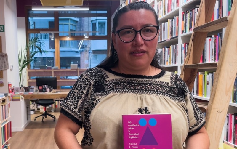 La escritora mexicana Yásnaya Aguilar presenta su libro "Ajo, manifiesto sobre la diversidad lingüística"