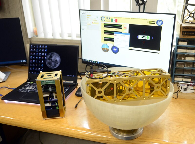 Satélite en miniatura