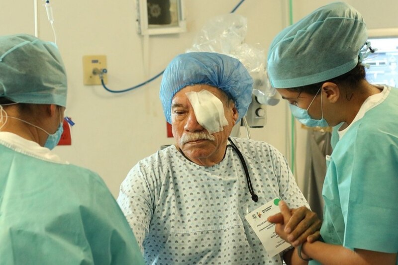 El IMSS en el estado de Querétaro, realizó una jornada de operación de cataratas, procedimiento ambulatoria, que permitió beneficiar a poco menos de 300 derechohabientes