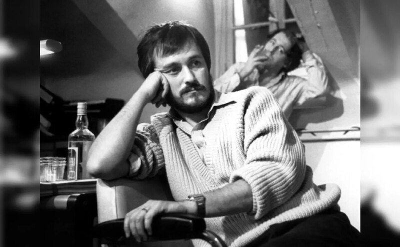 El escritor argentino Julio Cortázar en París