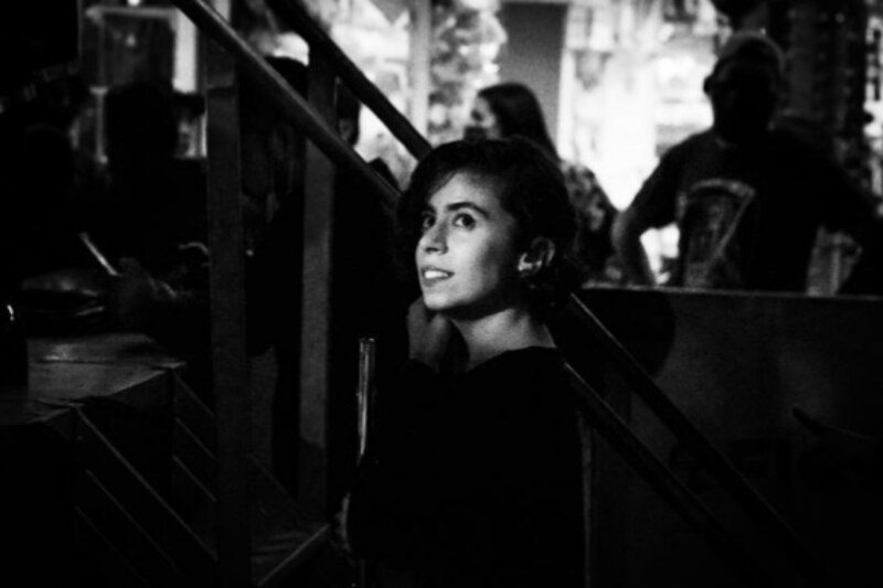 La mujer en la escalera