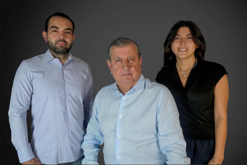 Gerardo Villalobos y sus hijos, Carolina y Luis Gerardo