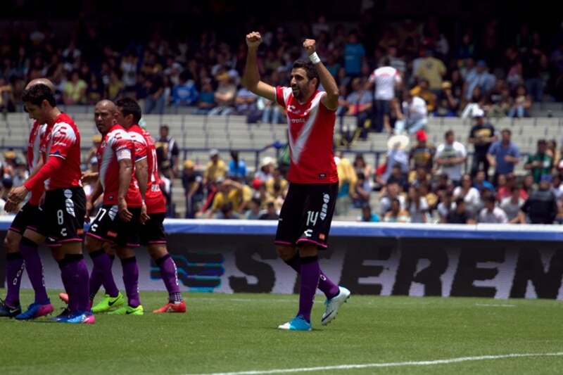 Jugador de fútbol celebra un gol
