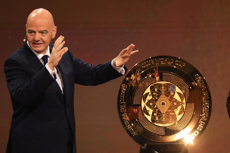 Gianni Infantino presentó el nuevo trofeo para el Mundial de Clubes de la FIFA 2025.