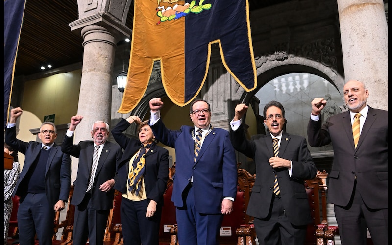 Toma de protesta del nuevo consejo directivo de la AMMJE