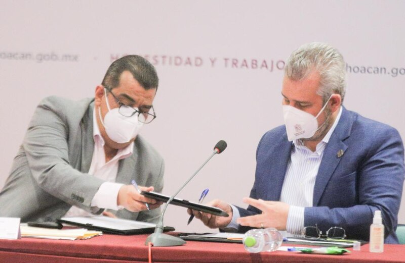 Firma de convenio entre el gobierno y la empresa privada