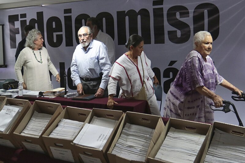 Entrega de apoyos a damnificados por el sismo