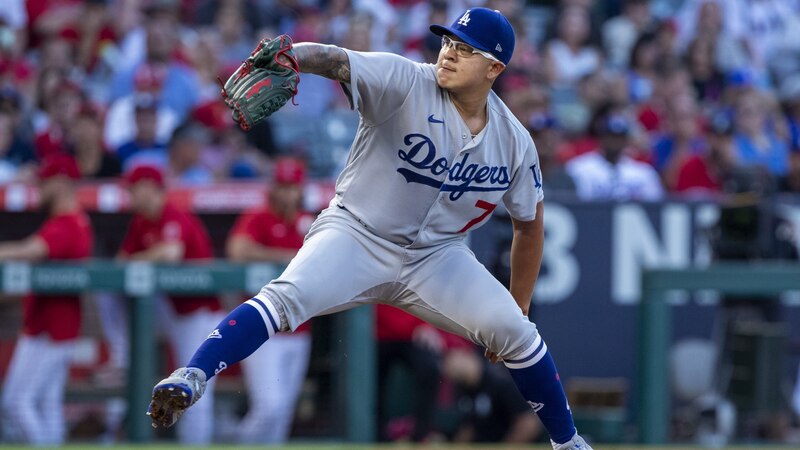 Julio Urías, el as de los Dodgers, lanza en el juego de hoy contra los Rockies