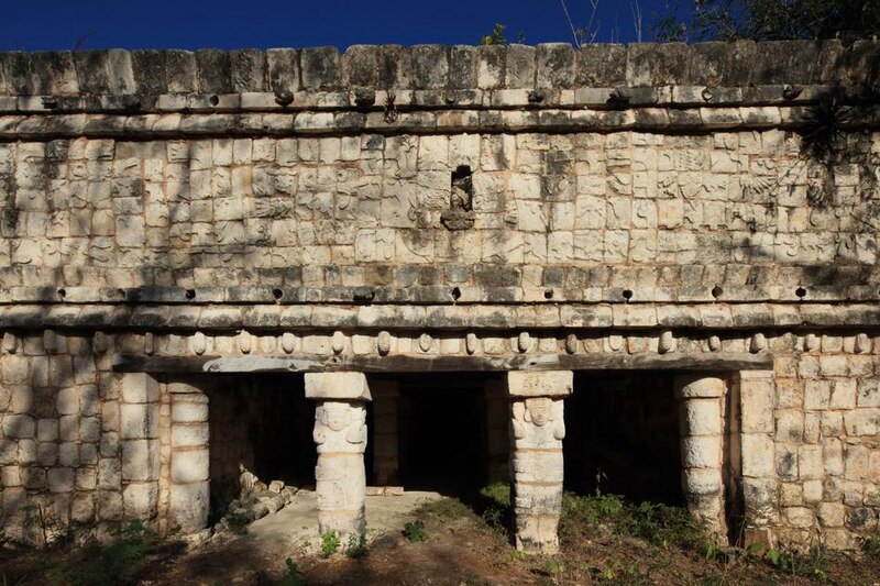 Templo maya en ruinas