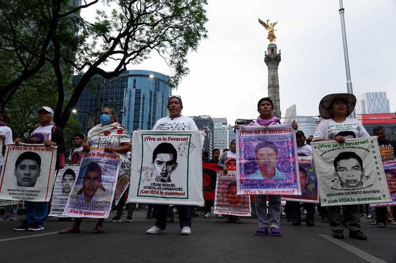 Title: Marcha por los 43 estudiantes desaparecidos de Ayotzinapa