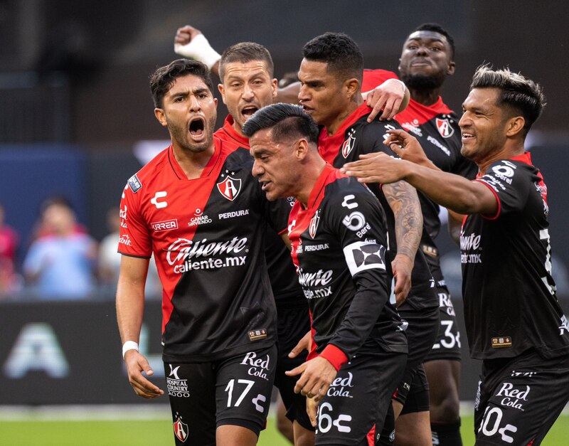 Jugadores del Atlas celebran un gol