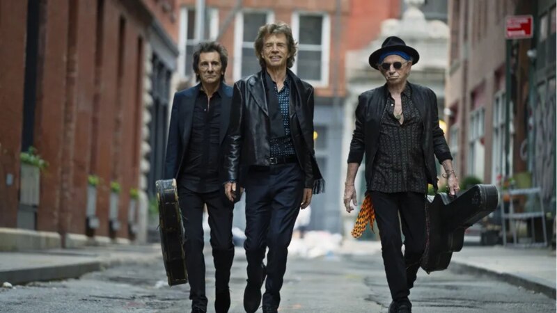 Mick Jagger, Keith Richards y Ronnie Wood caminan juntos en Nueva York.