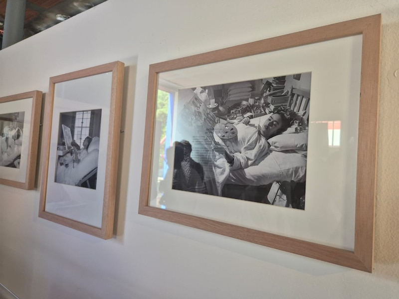 Frida Kahlo en su lecho de muerte