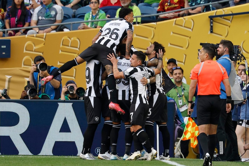 El equipo brasileño celebra el gol de Jair Cunha ante Seattle Sounders en el primer partido del Mundial de Clubes de la FIFA.