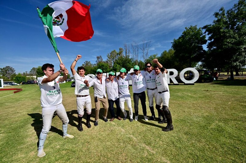 ¡Viva México! El equipo mexicano de polo celebra su victoria