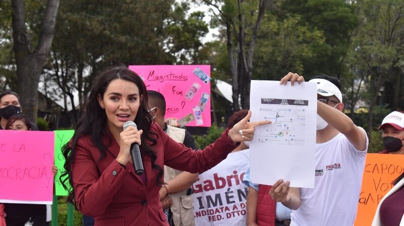 Candidata a diputada federal por Morena, Gabriela Jiménez, en un mitin en la Ciudad de México