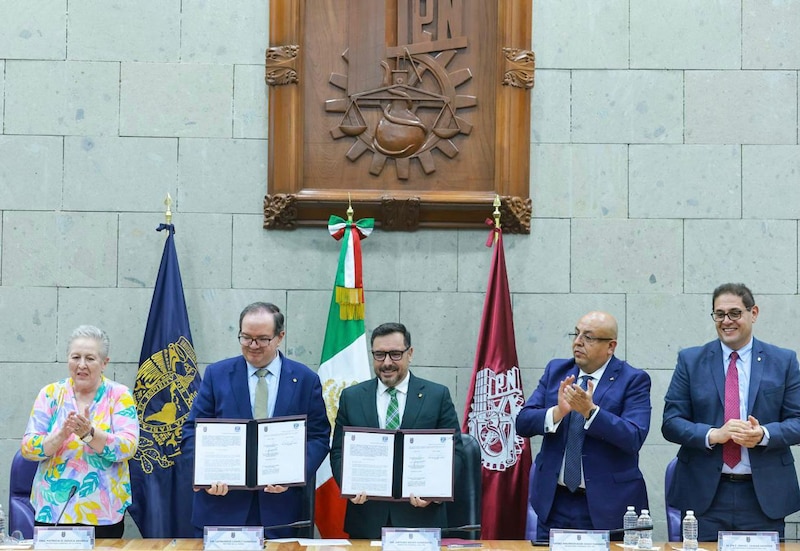 Firma de convenio entre el IPN y la SEP