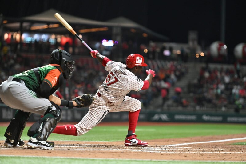 ¡Omar Narváez conecta un jonrón de dos carreras en la victoria de los Rojos!