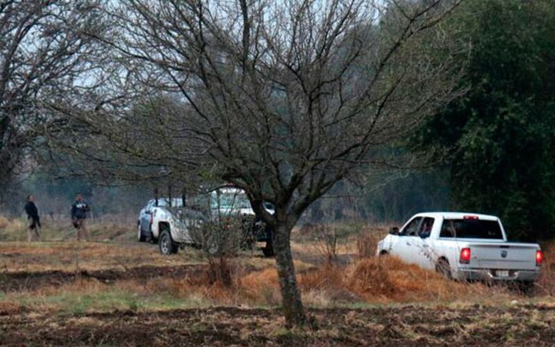 La policía investiga un accidente de tráfico en el campo