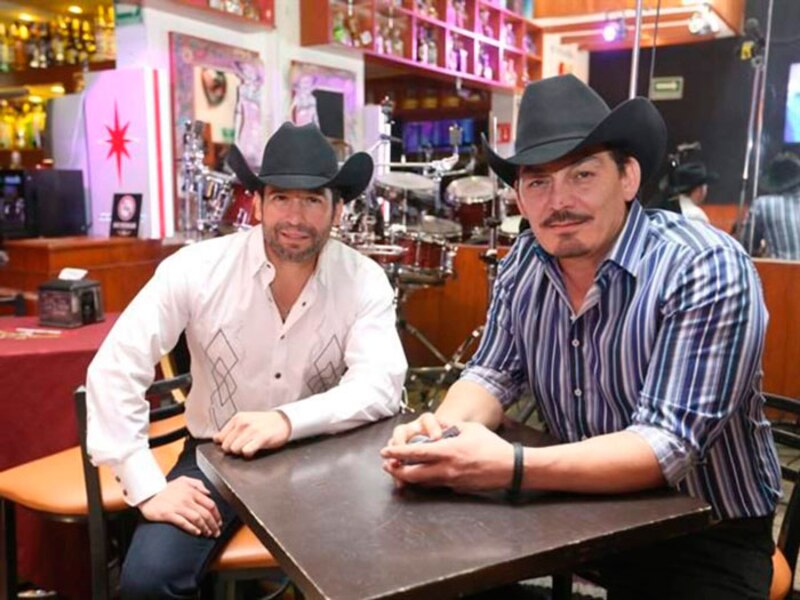 Pepe Aguilar y su hijo Leonardo Aguilar