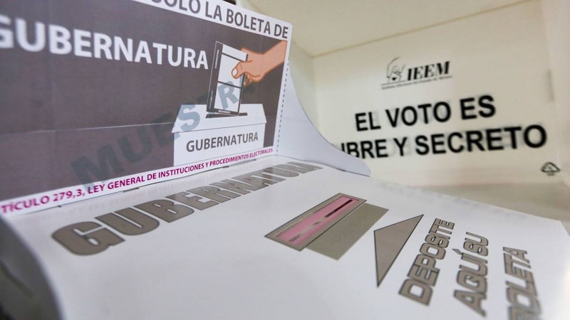 Depositando el voto en las elecciones