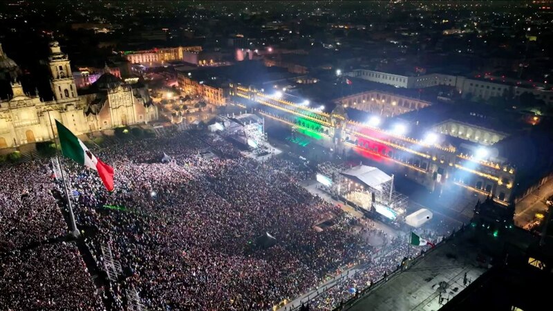 Multitudinario concierto en el Zócalo de la Ciudad de México