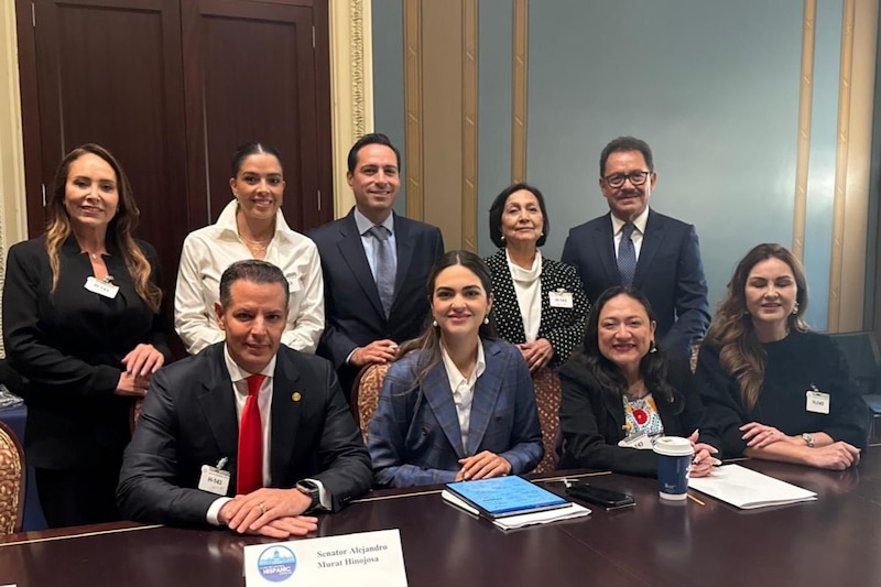 Un grupo compuesto por legisladores de MORENA y partidos de oposición busca el diálogo para evitar que EU imponga impuestos a las remesas.