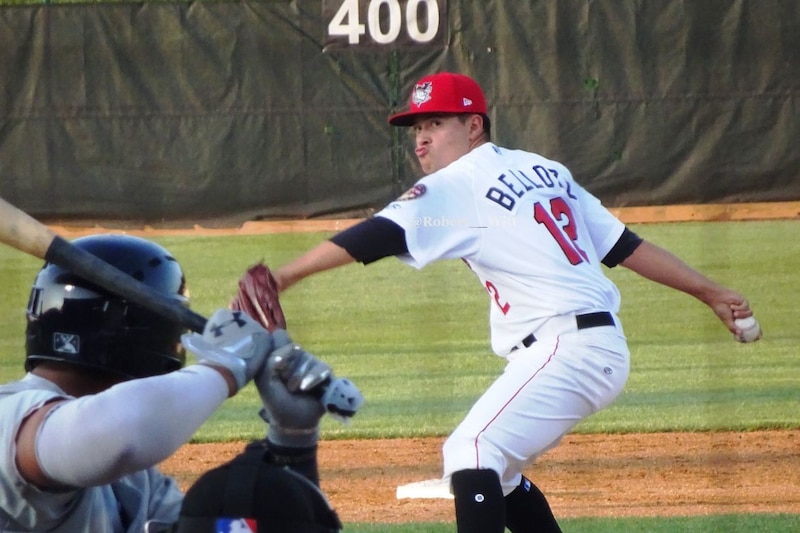 Lanzador de béisbol en acción