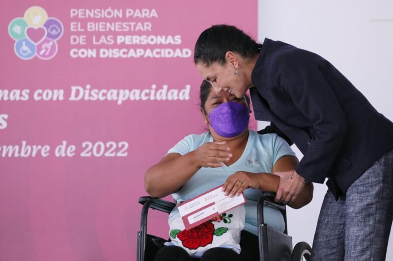 Gobierno entrega pensión para el bienestar de las personas con discapacidad