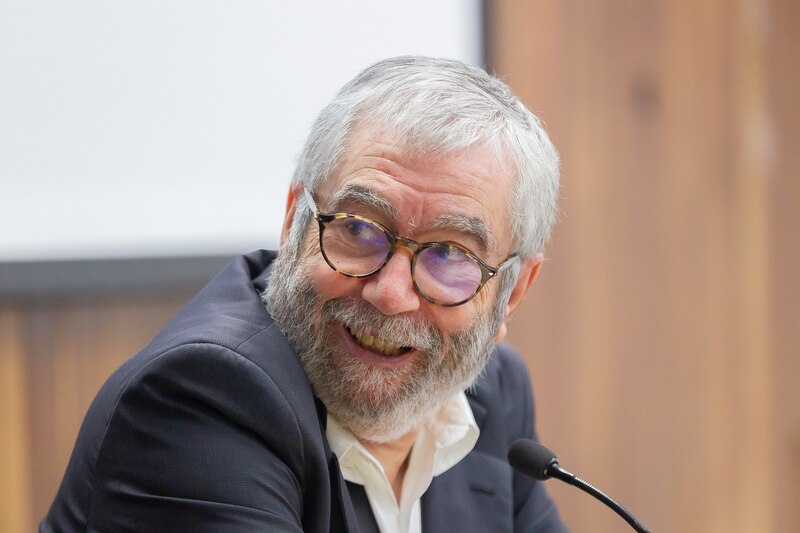 El rabino Abraham Skorka sonríe durante una conferencia.