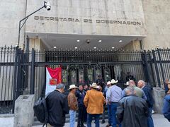Agricultores y transportistas suspenden diálogo con Segob; amagan boicot al Mundial 2026 