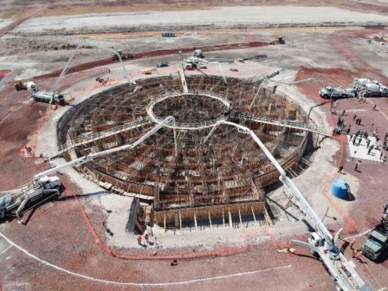 Colocación de la primera piedra de la nueva planta nuclear