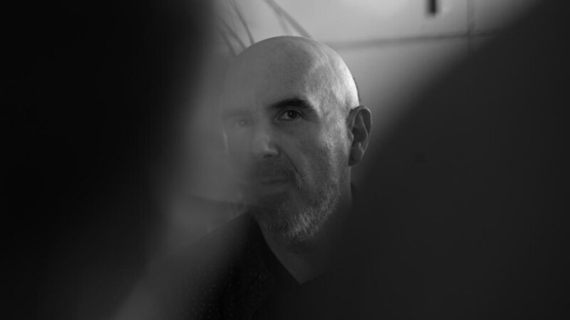 Retrato de un hombre calvo con barba