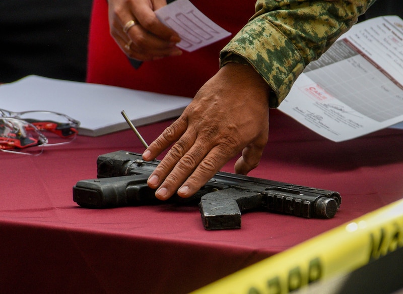 Decomisan armas en operativo militar