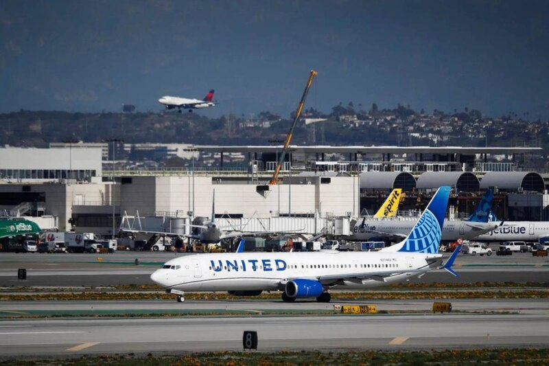 Avión de United Airlines fue evacuado este domingo tras reportarse un problema en el motor antes del despegue