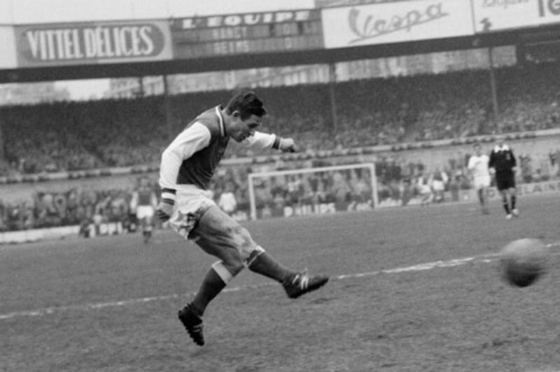 Jimmy Greaves, el jugador que marcó el primer gol en la historia de la Premier League