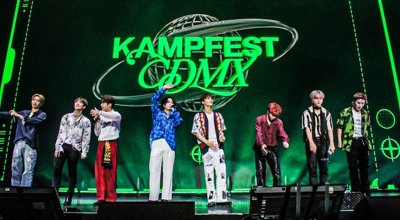 ¡El grupo de K-pop NCT 127 arrasa en el escenario del KAMPFEST DMX!