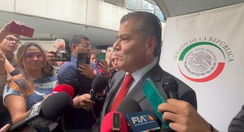 El senador Ricardo Monreal se reúne con medios de comunicación