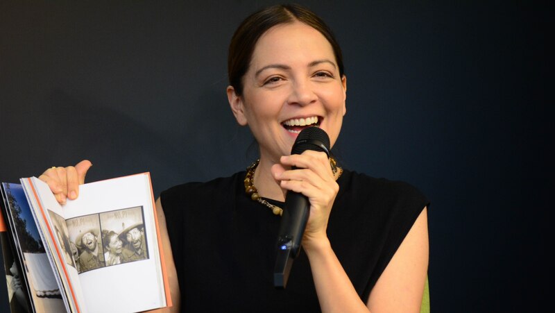 La escritora Ángeles Mastretta durante una presentación de su libro "Arráncame la vida"