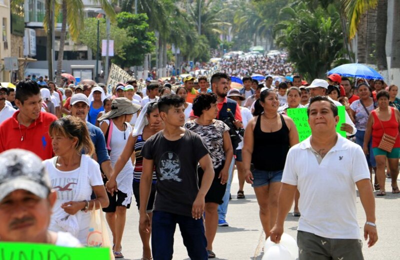 Multitudinaria marcha en apoyo a AMLO