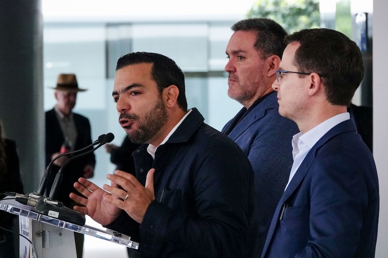 diputado panista Federico Doring, Elías Lixa, coordinador panista en Diputados, y Ricardo Anaya, coordinador panista en el senado, ofrecieron una conferencia de prensa en la Cámara de Senadores en la que se posicionaron ante las declaraciones de la presidenta de México, Claudia Sheinbaum, sobre una reforma a las fiscalías.
