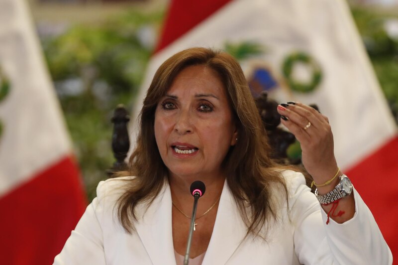 La presidenta de Perú, Dina Boluarte, da un discurso.