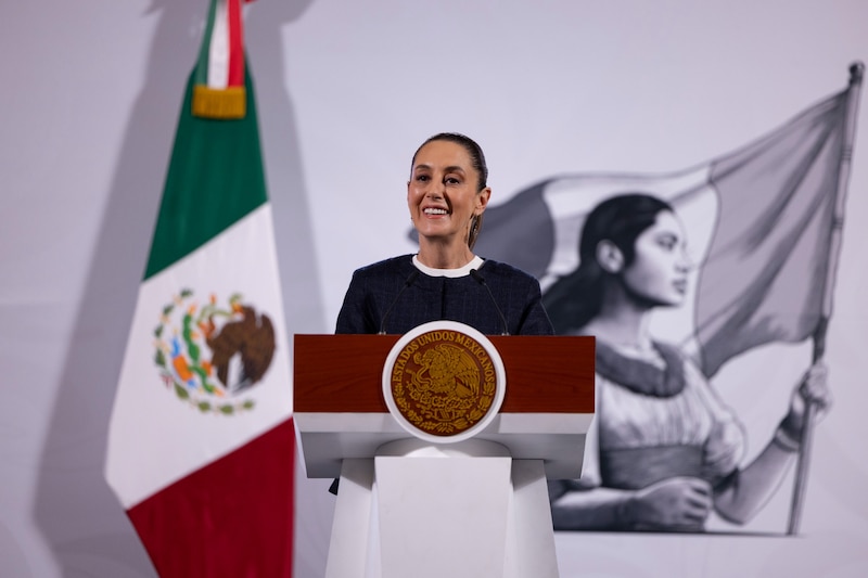 La Presidenta Claudia Sheinbaum reiteró que México privilegia el acuerdo comercial con EEUU y Canadá por los beneficios que ha brindado a los tres países y con China, aunque hay intercambio comercial se busca reducir las importaciones de aquella nación con producción nacional