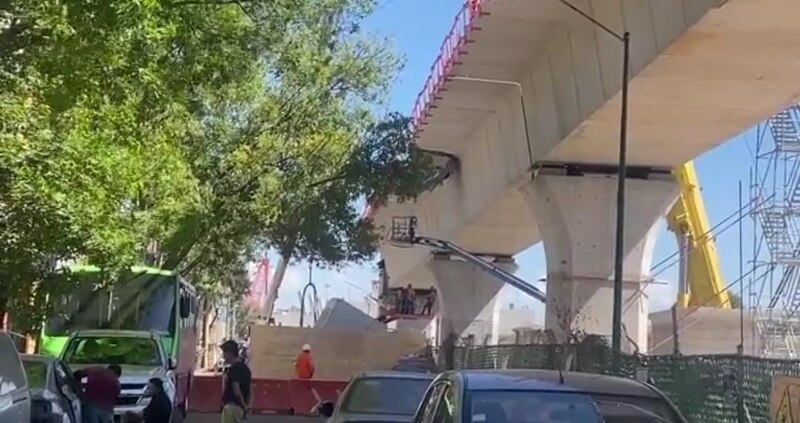 Colapsa puente en construcción en la Ciudad de México